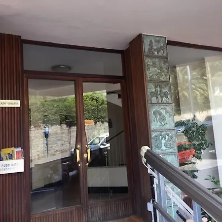Matteo's Flat Close To Porto Sole سانريمو